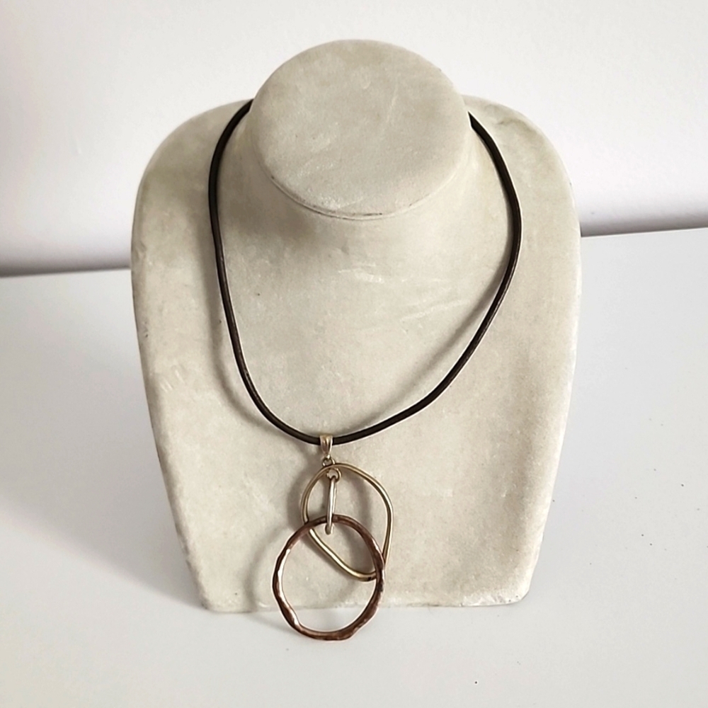 Elegant Gold and Brown Necklace